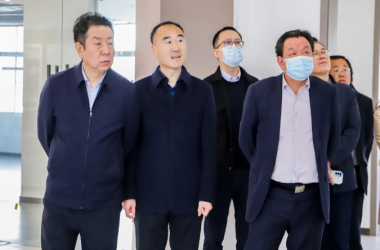 新疆維吾爾自治區(qū)工商業(yè)聯合會蒞臨我校參觀考察