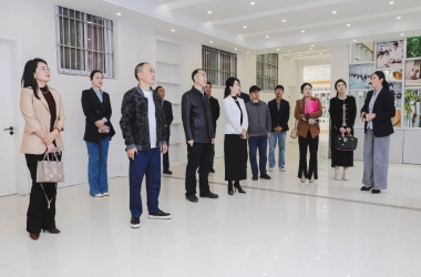 鄭州女企業(yè)家協(xié)會(huì)一行蒞臨我校考察交流共育人才工作