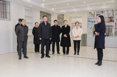 周口伏羲文化旅游發(fā)展有限公司董事長張森一行蒞臨我校參觀交流