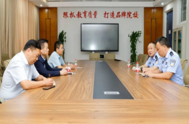 市示范區(qū)公安分局鄒志強(qiáng)王雪峰蒞臨周口交通技師學(xué)院檢查指導(dǎo)工作