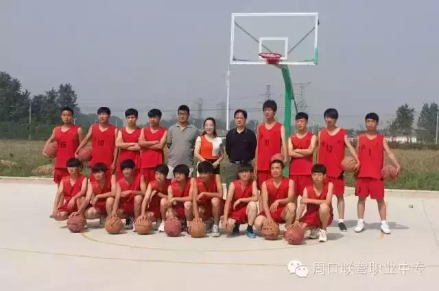 周口交通技師學(xué)院風采：男子籃球賽場面火熱精彩