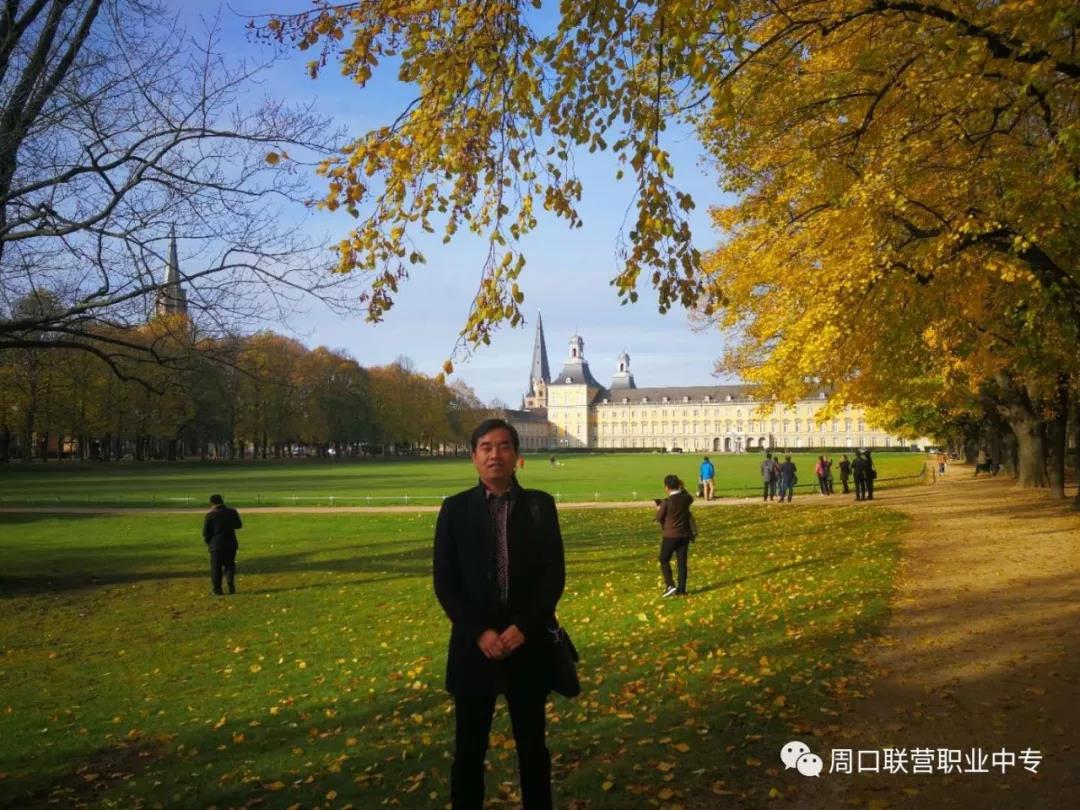匠心育人--校長李西杰
