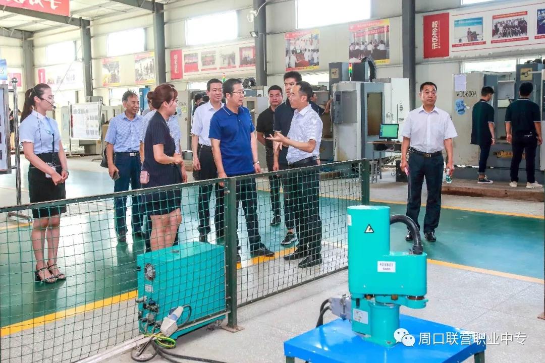 教育部2018年教育改革重點(diǎn)督查小組一行四人蒞臨我校檢查指導(dǎo)工作