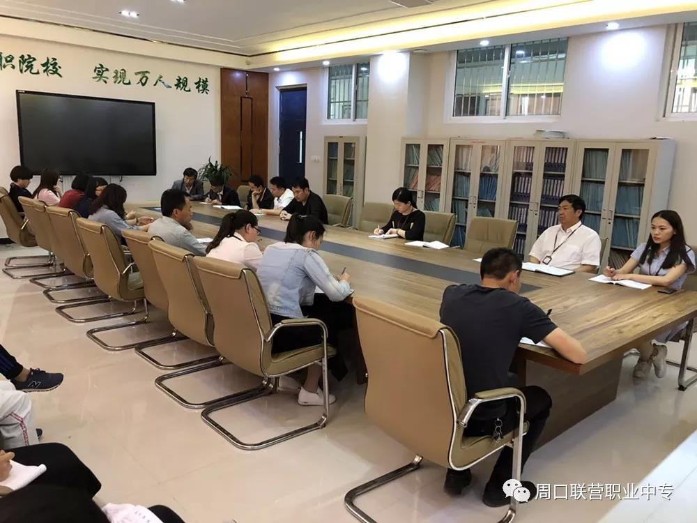 我校舉行優(yōu)秀教師代表座談會