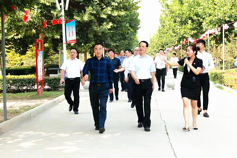 市人大常委會(huì)職業(yè)教育發(fā)展專題視察組蒞臨我校指導(dǎo)工作