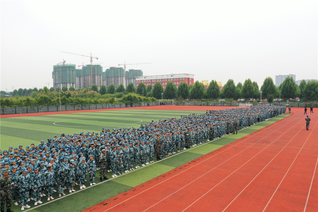 我校2019級新生軍訓(xùn)匯演圓滿成功