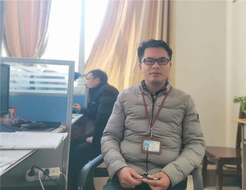 不是父母勝似父母的好老師——錢燕偉